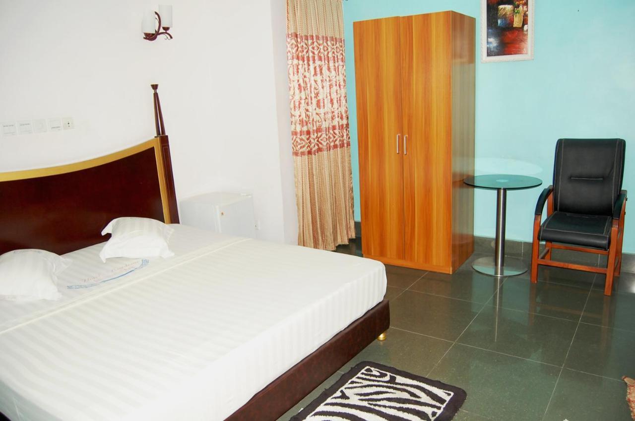 Hotel Residence Jeanne D'Arc Cotonou Eksteriør billede
