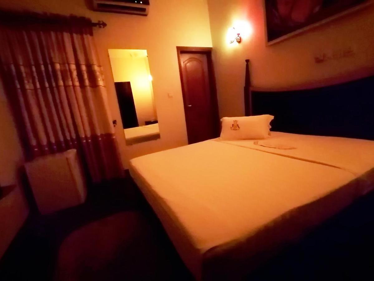 Hotel Residence Jeanne D'Arc Cotonou Eksteriør billede